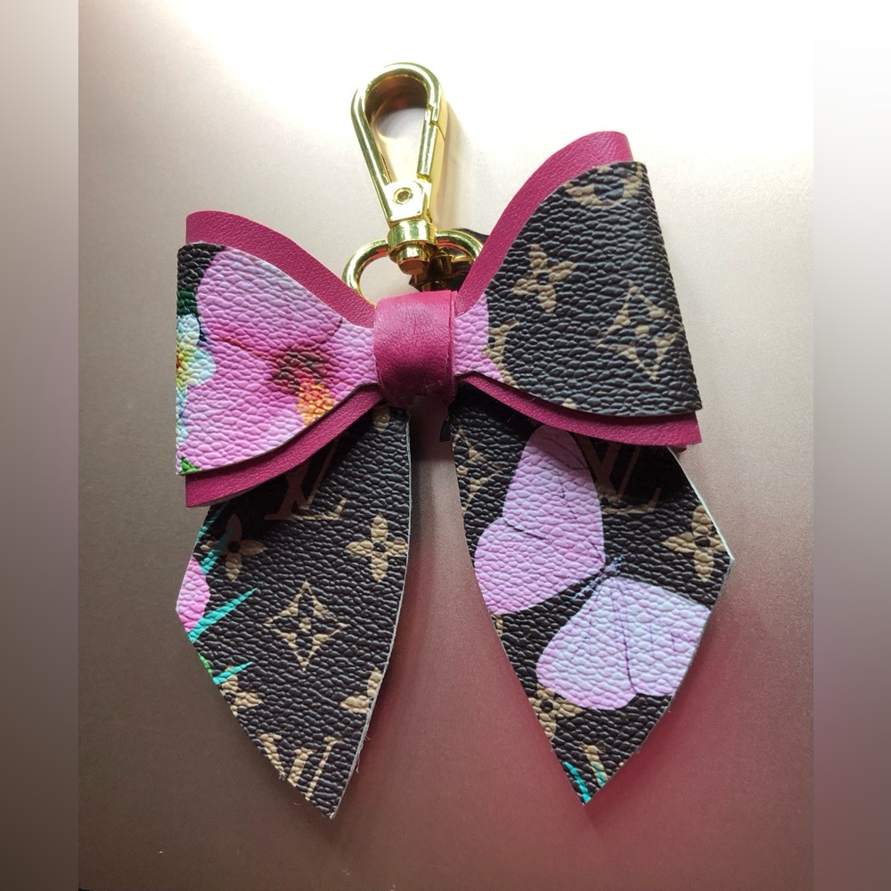 Large keychain bow